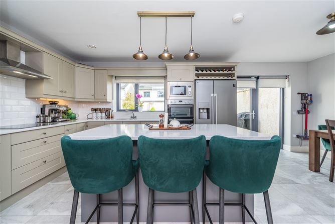https://photos-a.propertyimages.ie/media/8/3/6/4963638/1c1decd5-dd78-4ad3-b005-3e65f4341f18_l.jpg