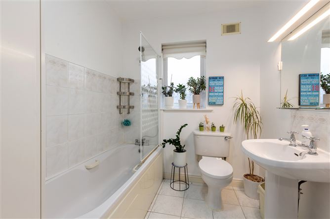 30 Liffey Crescent, Liffey Valley Park, Lucan, Dublin