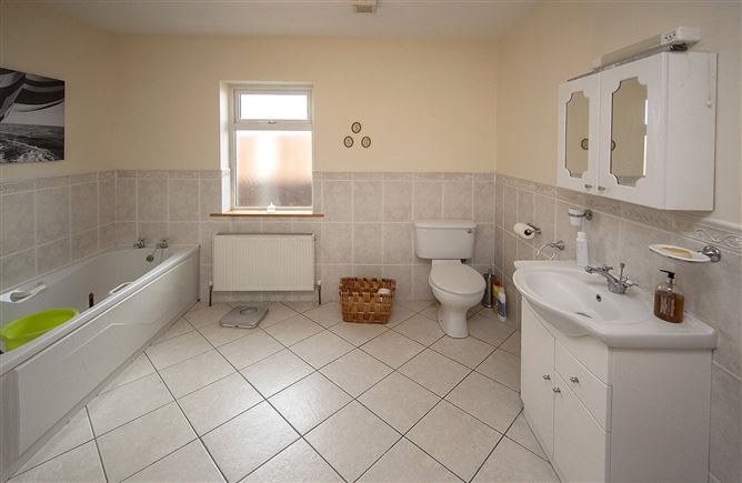 7 Castle Court, Hospital Lane, Lismore, Co. Waterford