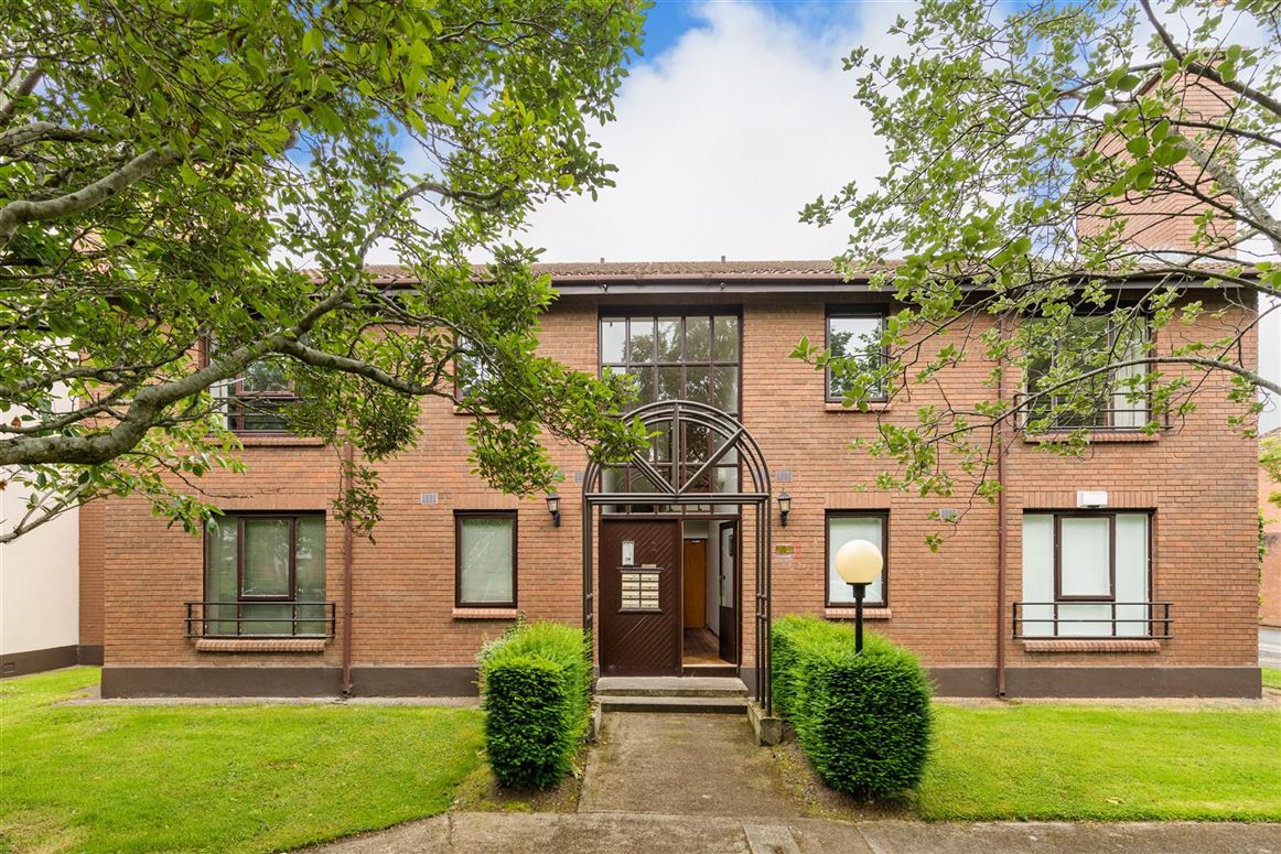 39 The Castlelands, Castleside Drive, Rathfarnham, Dublin 14 Hunters