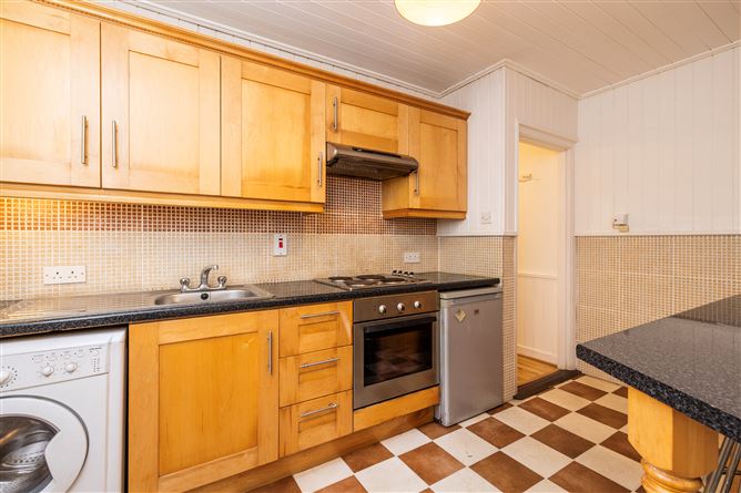 https://photos-a.propertyimages.ie/media/8/3/8/4825838/d015e877-00fe-49e3-9c47-20b174d2a49f_l.jpg
