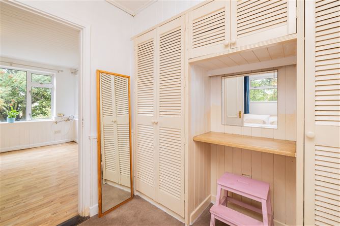 https://photos-a.propertyimages.ie/media/8/3/8/4825838/d015e877-00fe-49e3-9c47-20b174d2a49f_l.jpg