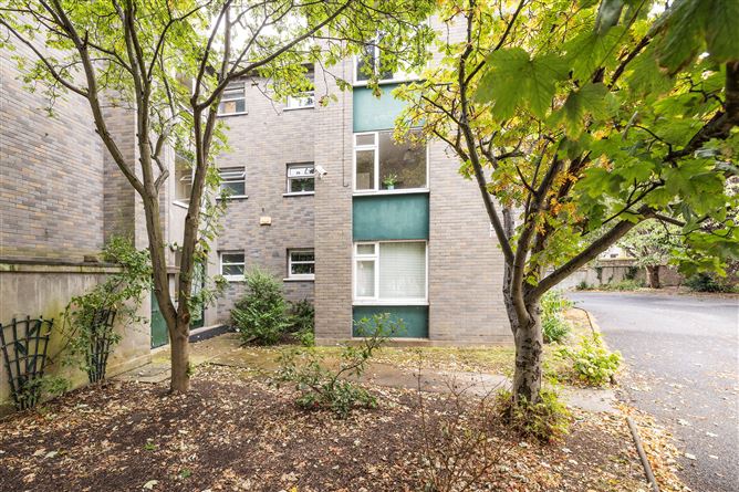 https://photos-a.propertyimages.ie/media/8/3/8/4825838/d015e877-00fe-49e3-9c47-20b174d2a49f_l.jpg