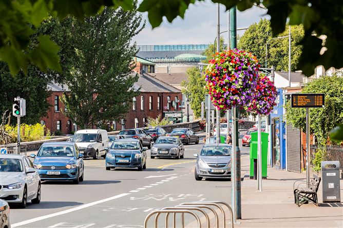 https://photos-a.propertyimages.ie/media/8/3/8/4825838/d015e877-00fe-49e3-9c47-20b174d2a49f_l.jpg