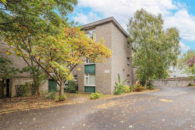 https://photos-a.propertyimages.ie/media/8/3/8/4825838/d015e877-00fe-49e3-9c47-20b174d2a49f_l.jpg
