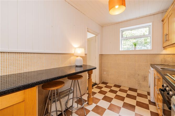 https://photos-a.propertyimages.ie/media/8/3/8/4825838/d015e877-00fe-49e3-9c47-20b174d2a49f_l.jpg