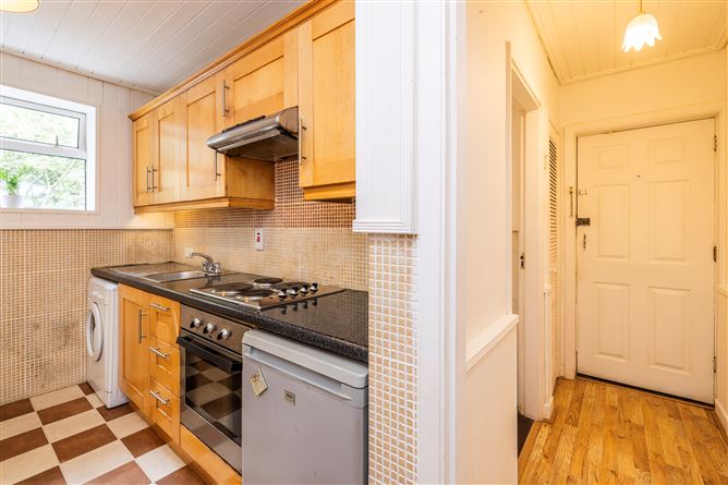 https://photos-a.propertyimages.ie/media/8/3/8/4825838/d015e877-00fe-49e3-9c47-20b174d2a49f_l.jpg