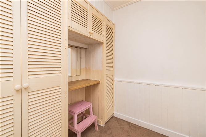 https://photos-a.propertyimages.ie/media/8/3/8/4825838/d015e877-00fe-49e3-9c47-20b174d2a49f_l.jpg