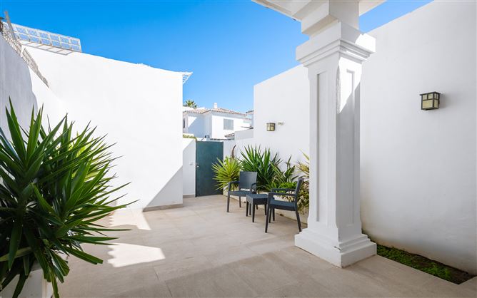{name:Malaga, codeiso:MA}, San Pedro de Alcantara, Spain - COSTA-01021P