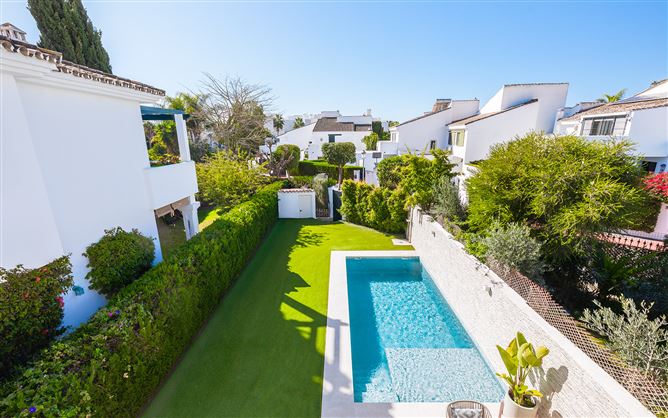 {name:Malaga, codeiso:MA}, San Pedro de Alcantara, Spain - COSTA-01021P