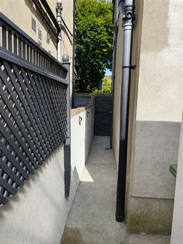 https://photos-a.propertyimages.ie/media/8/4/0/5010048/f04ea253-5971-4090-99fe-ad5bff7e6024_l.jpg