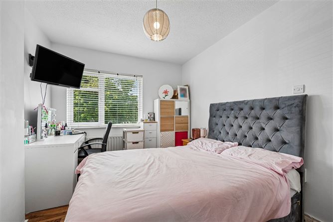 Photo 16 of 28 — 27 Earlsfort Close, Lucan, Co. Dublin