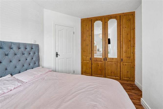 Photo 17 of 28 — 27 Earlsfort Close, Lucan, Co. Dublin