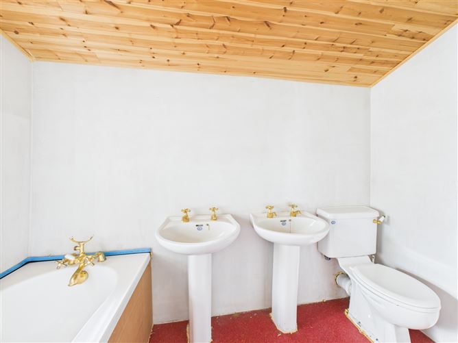 2 Sweetbriar Park, Tramore, Co. Waterford