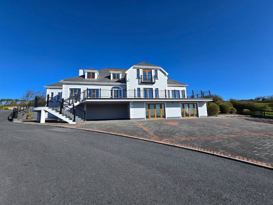 Lakil House, Kilaspuglinane, Lahinch, Co. Clare