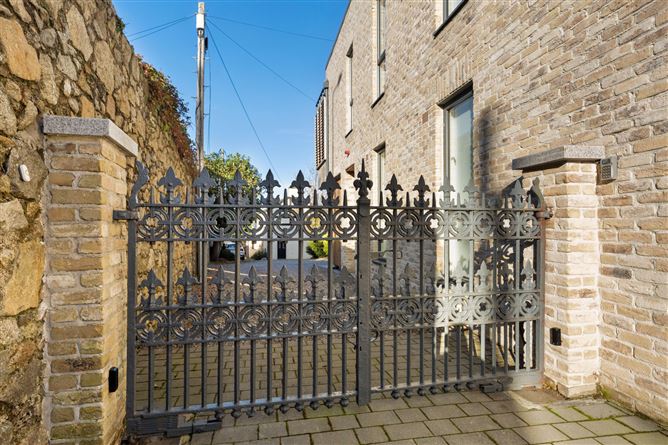 Subiaco, 28c Stable Lane, Monkstown Road, Monkstown, Co. Dublin