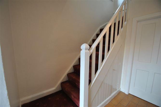 6 The Crescent, Roscrea, Co. Tipperary