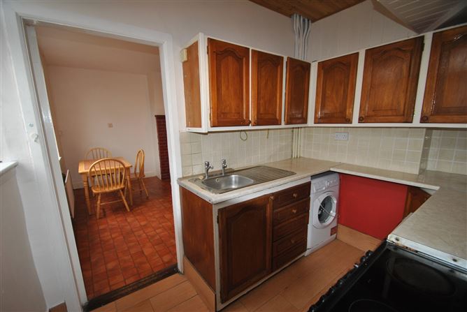6 The Crescent, Roscrea, Co. Tipperary