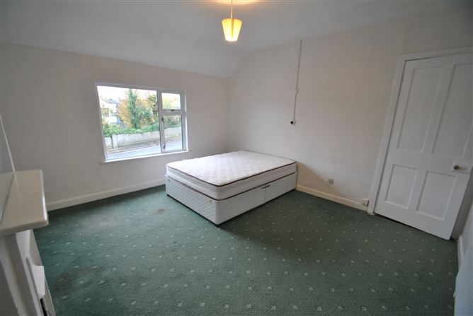 6 The Crescent, Roscrea, Co. Tipperary