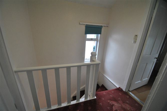 6 The Crescent, Roscrea, Co. Tipperary