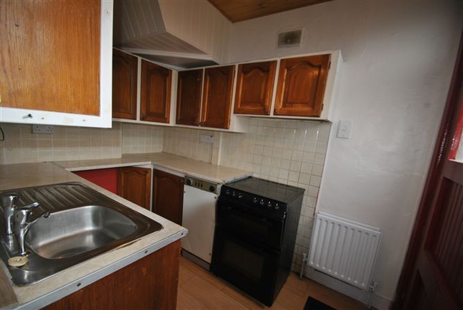 6 The Crescent, Roscrea, Co. Tipperary
