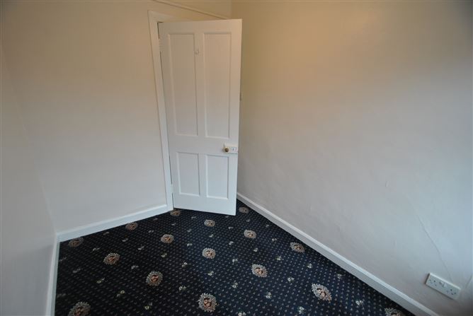 6 The Crescent, Roscrea, Co. Tipperary