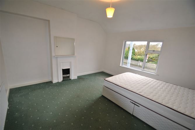 6 The Crescent, Roscrea, Co. Tipperary
