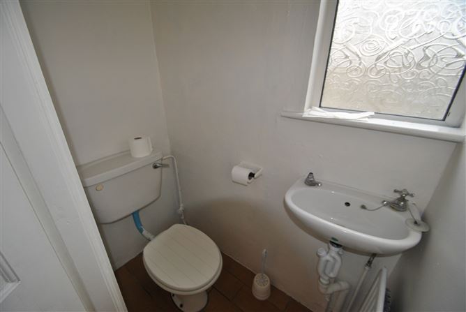6 The Crescent, Roscrea, Co. Tipperary