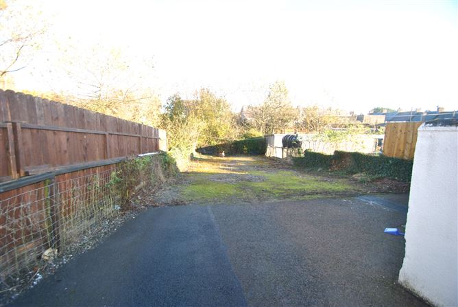 6 The Crescent, Roscrea, Co. Tipperary