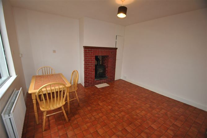 6 The Crescent, Roscrea, Co. Tipperary