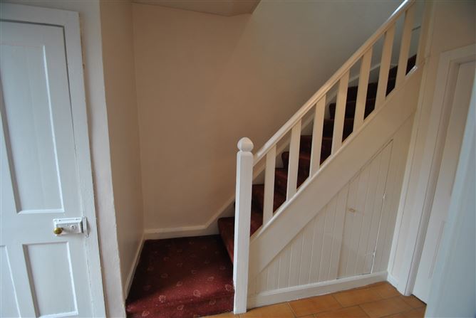 6 The Crescent, Roscrea, Co. Tipperary