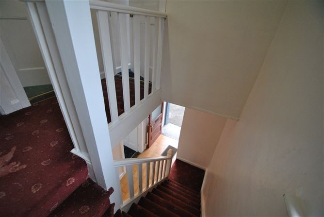 6 The Crescent, Roscrea, Co. Tipperary