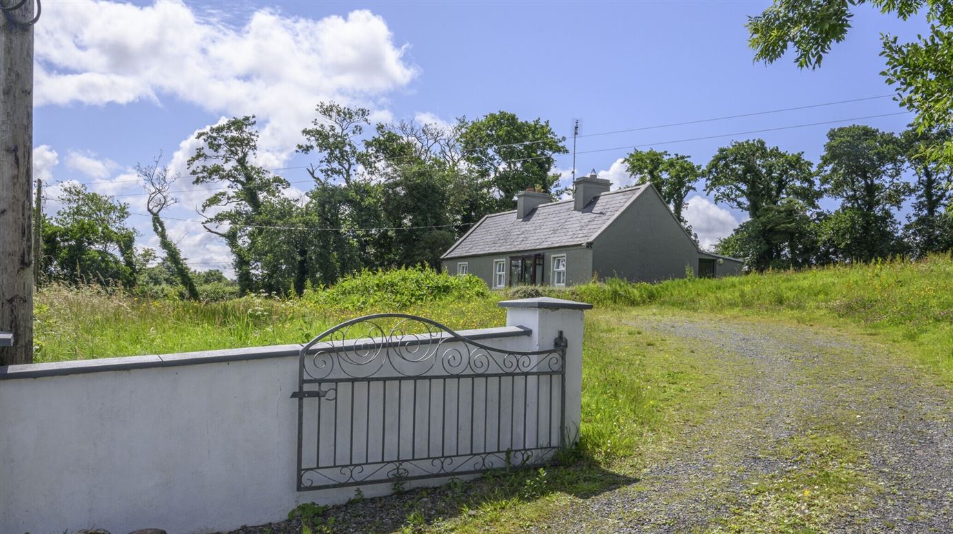 Whitethorn Cottage, Corratowick, Westport, Co. Mayo