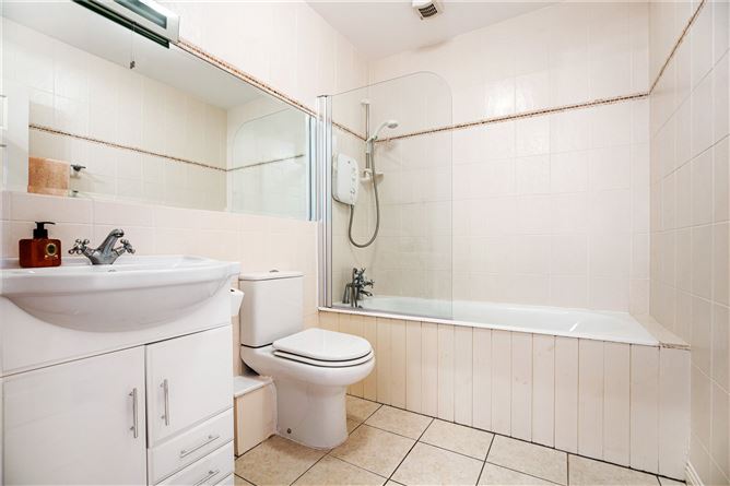 10 Hampton Crescent, St Helens Wood, Booterstown, Co. Dublin