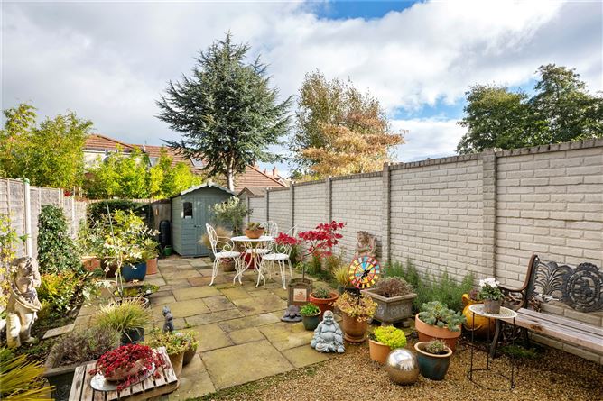 10 Hampton Crescent, St Helens Wood, Booterstown, Co. Dublin