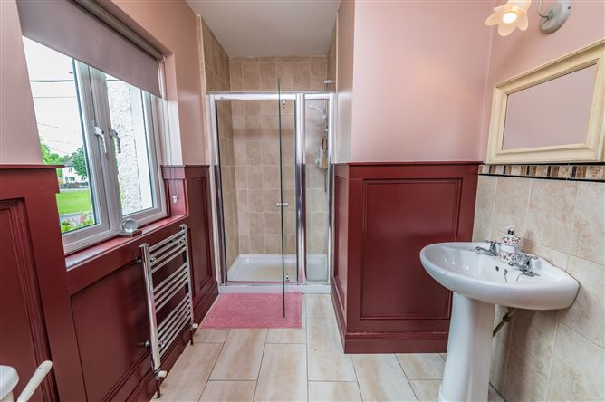 https://photos-a.propertyimages.ie/media/8/4/7/5018748/aca28cbd-ffc2-47b7-a3e2-8531d97ae570_l.jpg