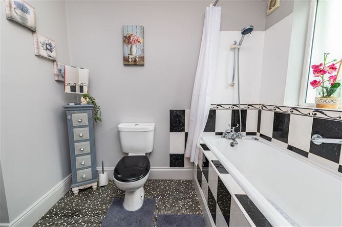 https://photos-a.propertyimages.ie/media/8/4/7/5018748/aca28cbd-ffc2-47b7-a3e2-8531d97ae570_l.jpg