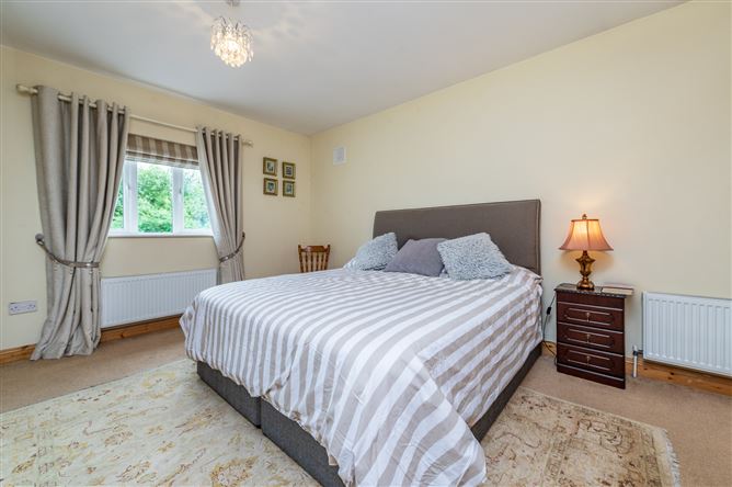 https://photos-a.propertyimages.ie/media/8/4/7/5018748/aca28cbd-ffc2-47b7-a3e2-8531d97ae570_l.jpg