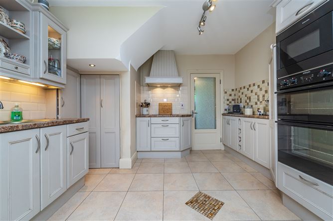 https://photos-a.propertyimages.ie/media/8/4/7/5018748/aca28cbd-ffc2-47b7-a3e2-8531d97ae570_l.jpg
