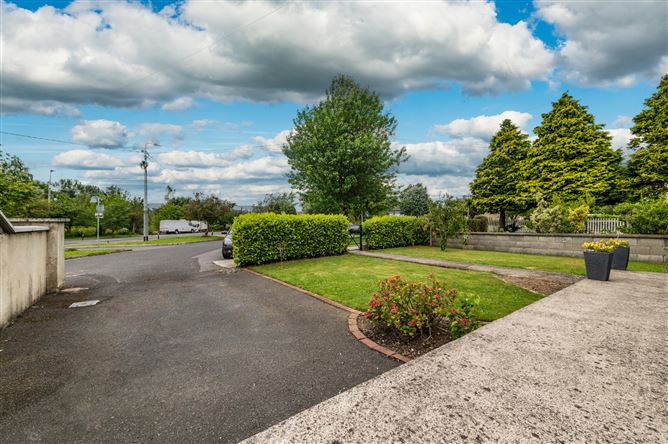 https://photos-a.propertyimages.ie/media/8/4/7/5018748/aca28cbd-ffc2-47b7-a3e2-8531d97ae570_l.jpg