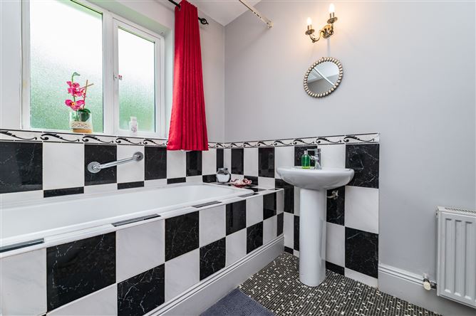 https://photos-a.propertyimages.ie/media/8/4/7/5018748/aca28cbd-ffc2-47b7-a3e2-8531d97ae570_l.jpg