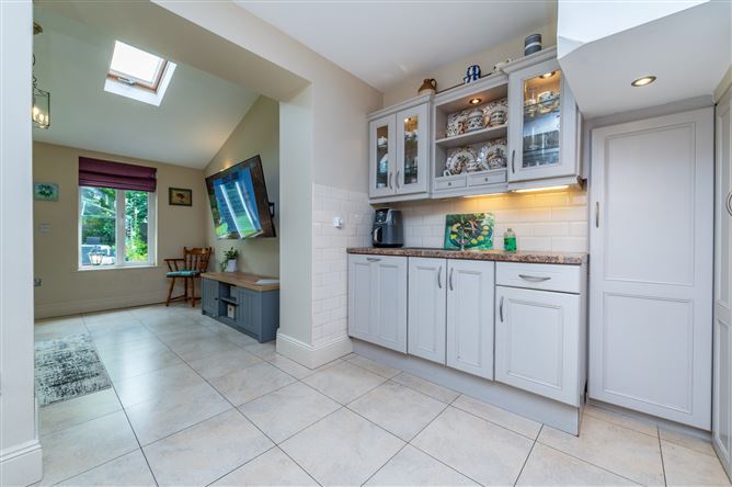 https://photos-a.propertyimages.ie/media/8/4/7/5018748/aca28cbd-ffc2-47b7-a3e2-8531d97ae570_l.jpg