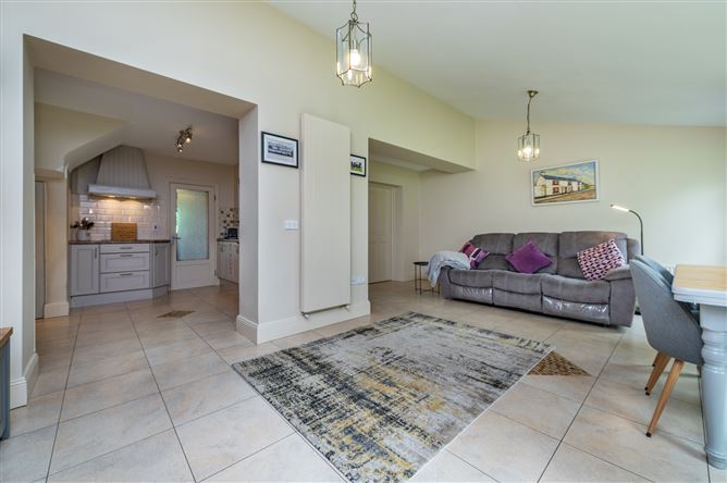 https://photos-a.propertyimages.ie/media/8/4/7/5018748/aca28cbd-ffc2-47b7-a3e2-8531d97ae570_l.jpg