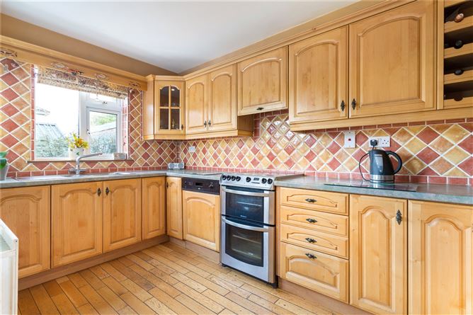 27 Forest Park, Kingswood, Dublin 24