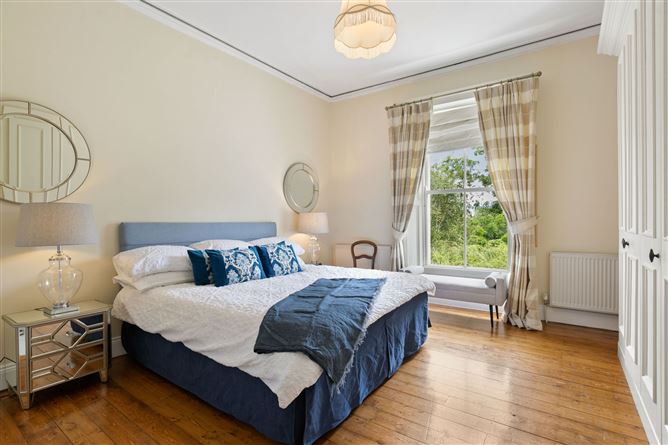 33 Kenilworth Square, Rathgar,   Dublin 6