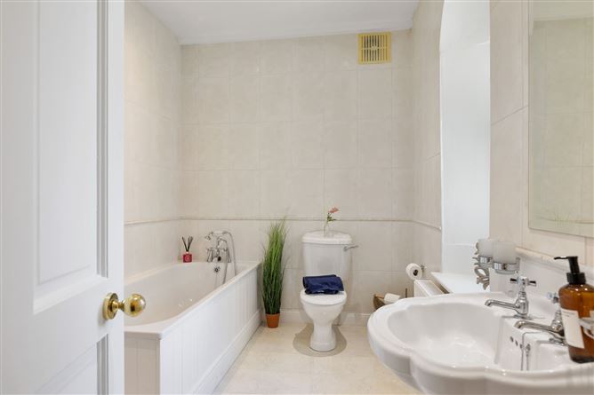 33 Kenilworth Square, Rathgar,   Dublin 6