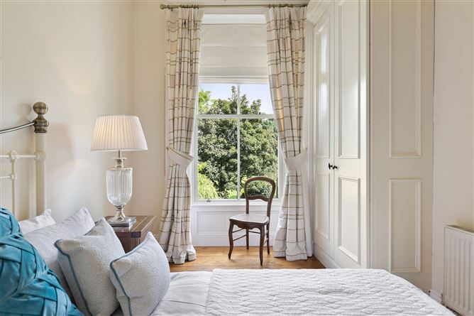 33 Kenilworth Square, Rathgar,   Dublin 6