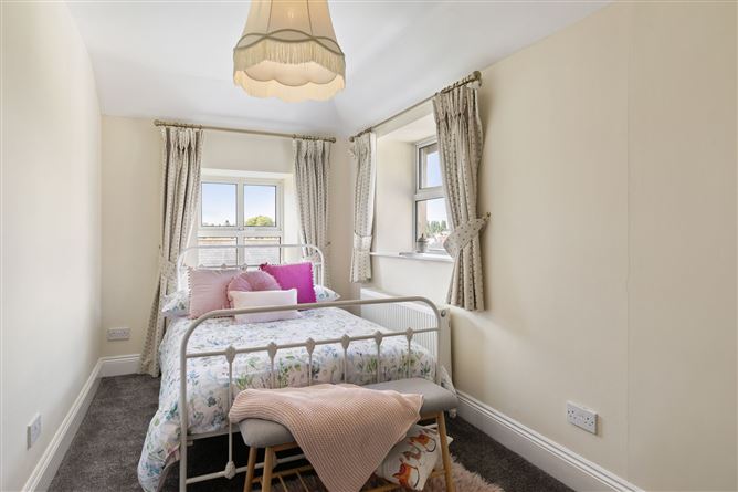 33 Kenilworth Square, Rathgar,   Dublin 6
