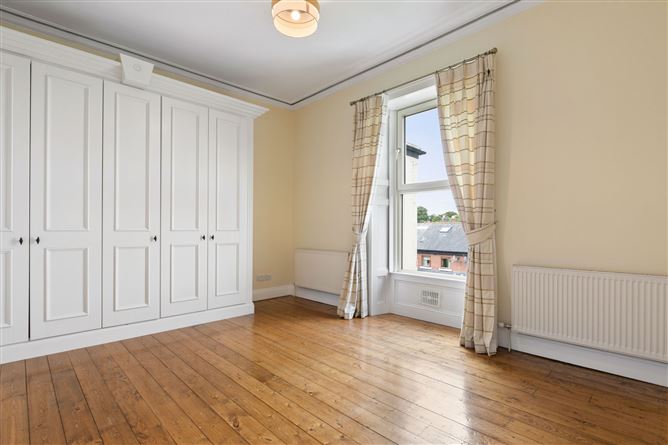 33 Kenilworth Square, Rathgar,   Dublin 6