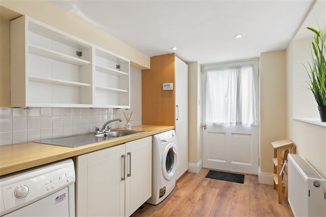 33 Kenilworth Square, Rathgar,   Dublin 6